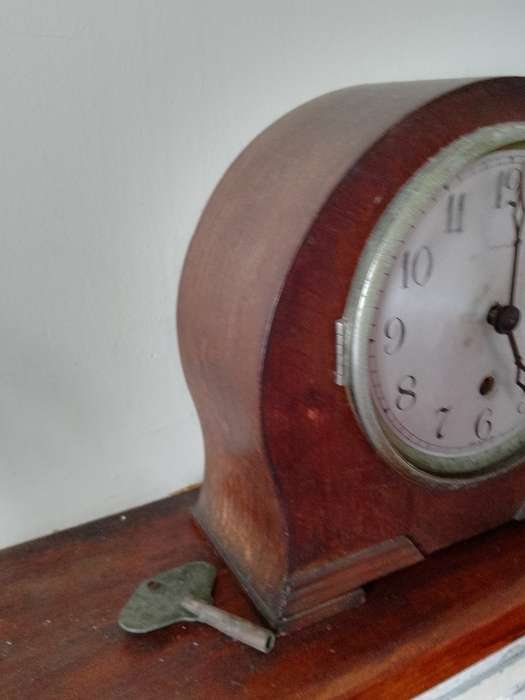 ANTIQUE PERIVALE WIND UP MANTEL PIECE CLOCK