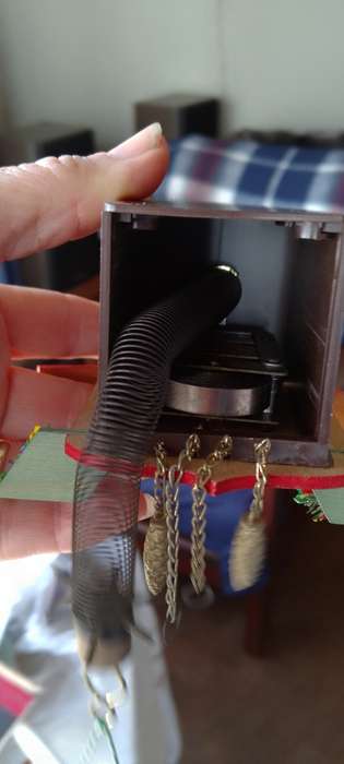 A VINTAGE MINATURE WINDUP CUCKOO CLOCK.. no key