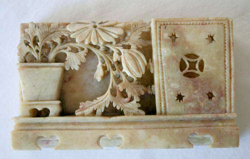 CHINESE SOAPSTONE MATCH/CIGARETTE HOLDER IN VARIAGATED SOAPSTONE - EARLY 20th CENTURY
