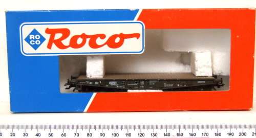 ROCO HO: Detailed German WWII Flatbed Car for Battle Tanks in Good un-boxed condition (Austria)