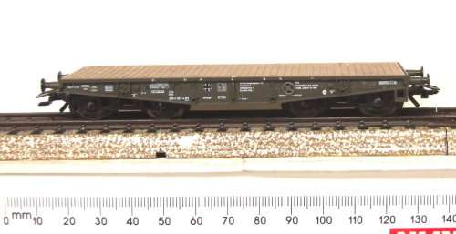ROCO HO: Detailed German WWII Flatbed Car for Battle Tanks in Good un-boxed condition (Austria)