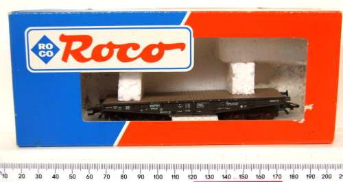 ROCO HO: Detailed German WWII Flatbed Car for Battle Tanks in Fair boxed condition (Austria)