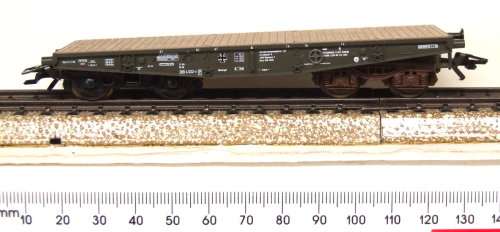 ROCO HO: Detailed German WWII Flatbed Car for Battle Tanks in Fair boxed condition (Austria)