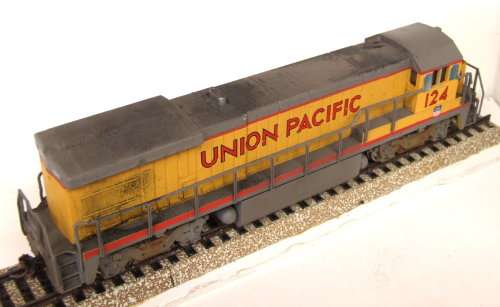 BACHMANN HO: Detailed UP Weathered EMD American GP Locomotive in Good boxed condition (HKong)