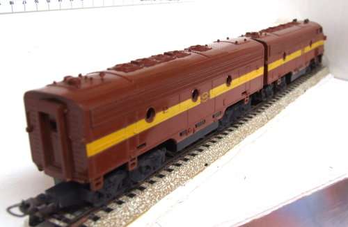 LIFE LIKE HO: SAR 34-207 Diesel Loco Set in Fair un-boxed condition (HKong)