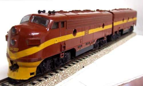 LIFE LIKE HO: SAR 34-207 Diesel Loco Set in Fair un-boxed condition (HKong)