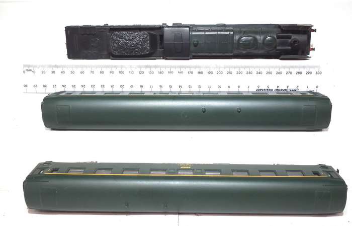 JOUEF HO: Vintage SNCF Passenger Steam Train Set in Good, Used and Un-boxed condition(France)