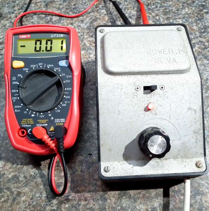 CSE POWER SUPPLY: Old School 12VDC Analogue Power Supply in good un-boxed condition(Italy)