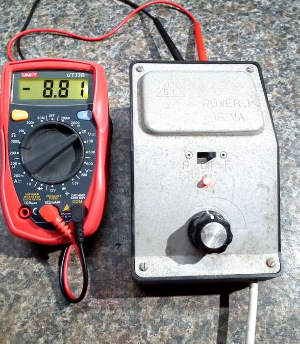 CSE POWER SUPPLY: Old School 12VDC Analogue Power Supply in good un-boxed condition(Italy)