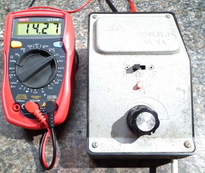 CSE POWER SUPPLY: Old School 12VDC Analogue Power Supply in good un-boxed condition(Italy)