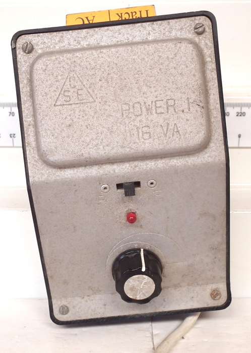 CSE POWER SUPPLY: Old School 12VDC Analogue Power Supply in good un-boxed condition(Italy)