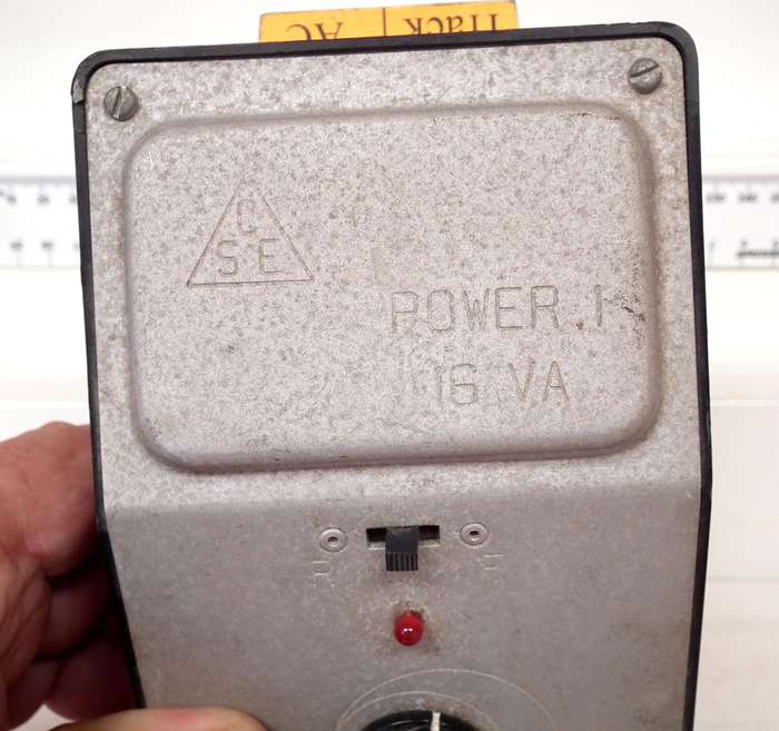 CSE POWER SUPPLY: Old School 12VDC Analogue Power Supply in good un-boxed condition(Italy)