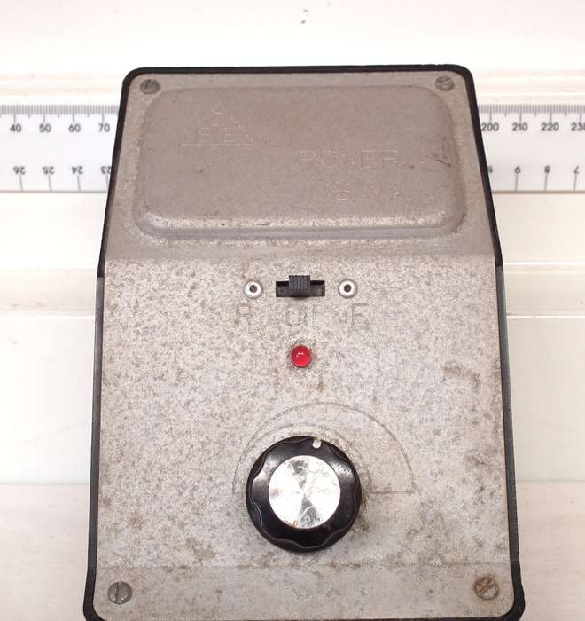 CSE POWER SUPPLY: Old School 12VDC Analogue Power Supply in good un-boxed condition(Italy)