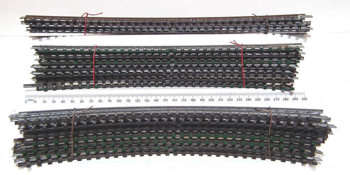 TRI-ANG OO:  17pc Vintage Solid Metal, High Profile Curved Track in Fair Used Condition.(England)