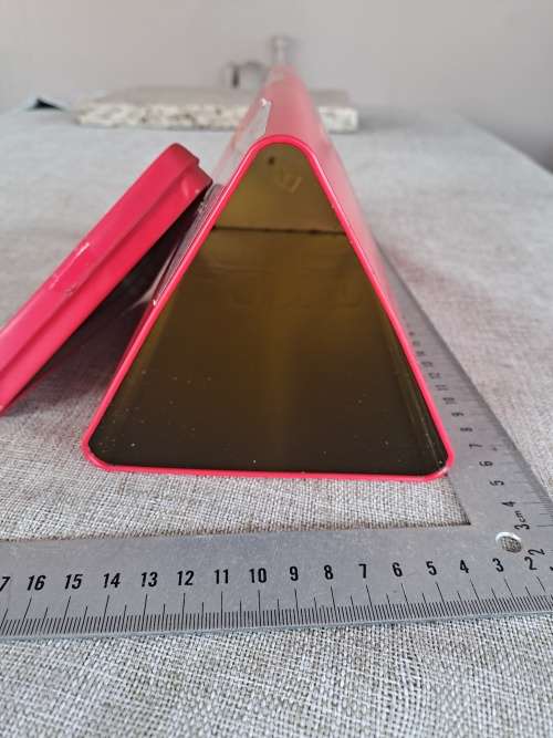 Shortbread biscuit tin - red - triangle