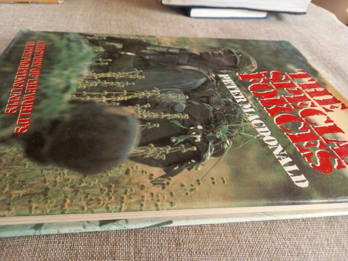 Special Forces: A History of the World`s Elite Fighting Units - Peter Macdonald