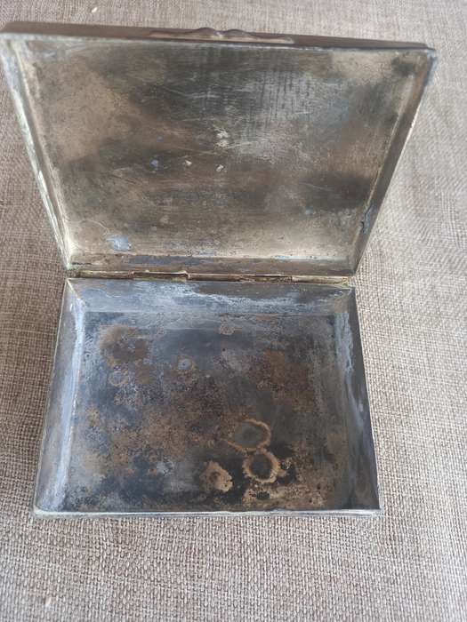 Vintage trinket box - metal