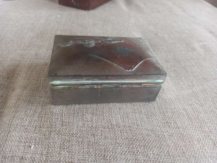 Vintage trinket box - metal