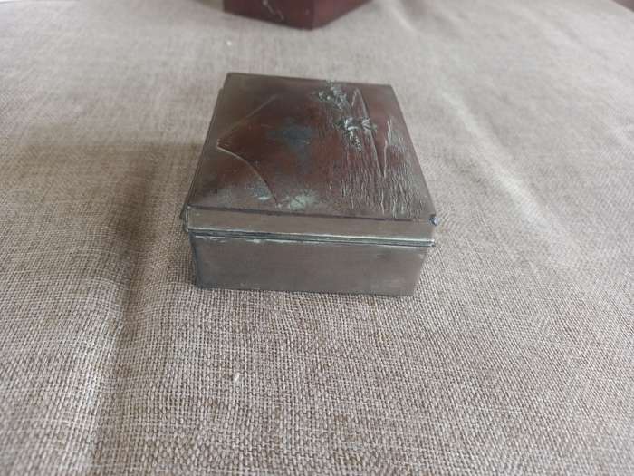 Vintage trinket box - metal