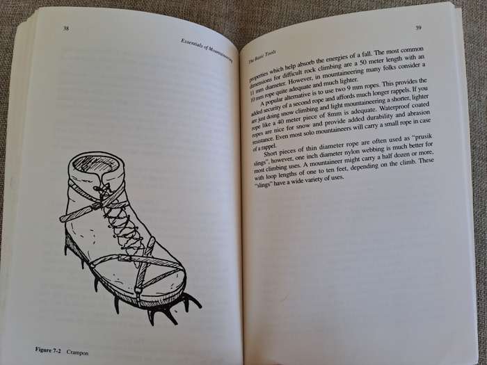 The Basic Essentials of Mountaineering (The Basic Essentials Series) - John Moynier