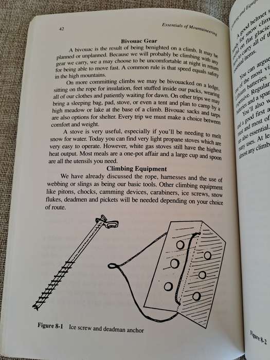 The Basic Essentials of Mountaineering (The Basic Essentials Series) - John Moynier