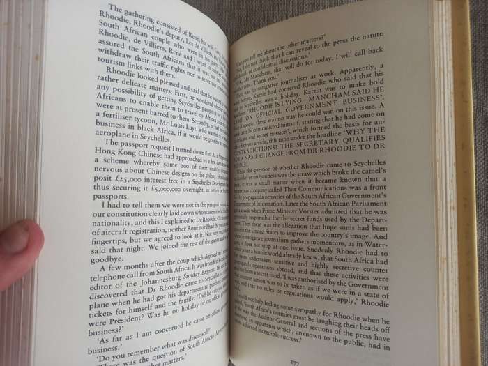 Paradise Raped - life, love and power in the Seychelles - James R. Manchum