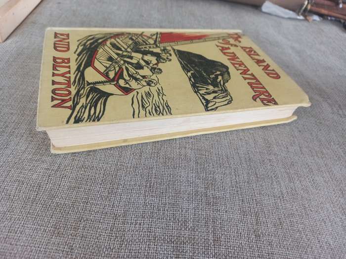 The Island of Adventure - Enid Blyton