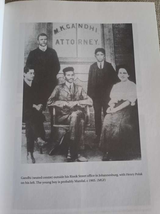 Gandhi`s Prisoner? The Life of Gandhi`s Son Manilal - Uma Dhupelia-Mesthrie