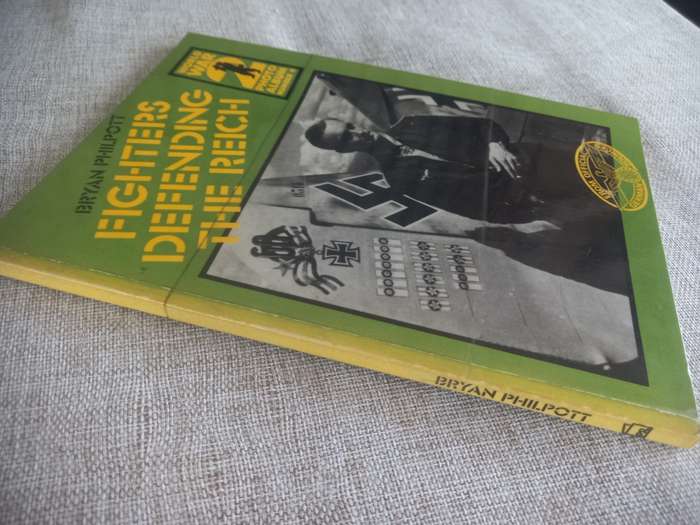 Fighters Defending the Reich: A Selection of German Wartime Photographs from the Bundesarchiv, Koble