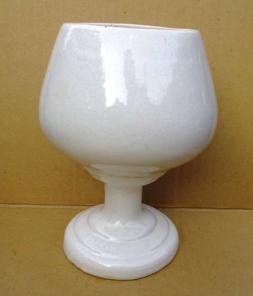WHITE PORCELAIN/CERAMIC VASE