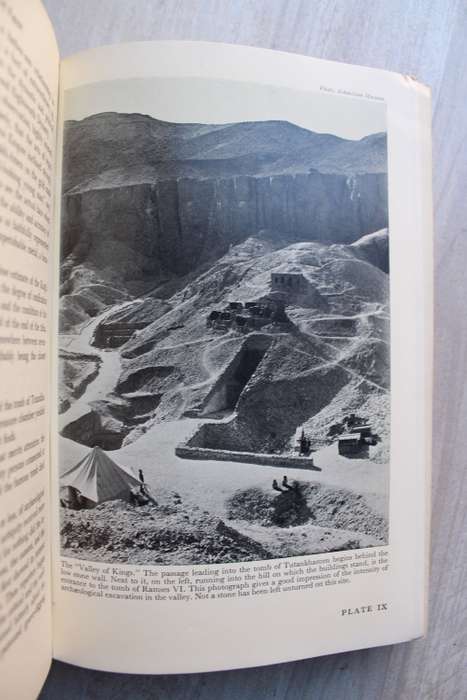 Gods, Graves and scholars: The story of Archaeology - C.W.Ceram