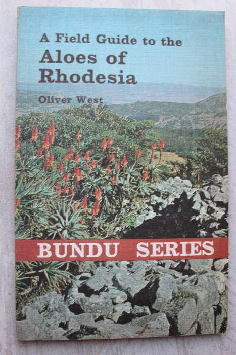 A FIELD GUIDE TO THE ALOES OF RHODESIA - Oliver West  - Bundu series