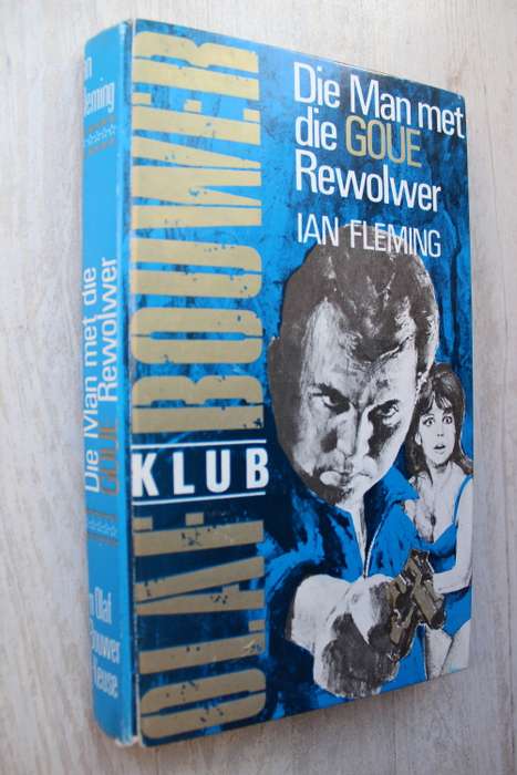 Die Man met die Goue Rewolwer -  Ian Fleming. - Spioen Olaf Bouwer reeks