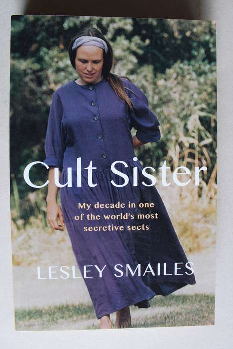 Cult Sister / Lesley Smailes