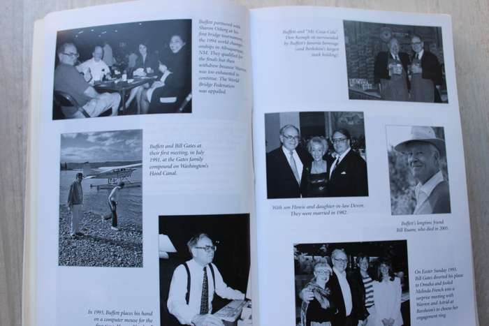 The Snowball: Warren Buffett and the Business of Life Schroeder, Alice