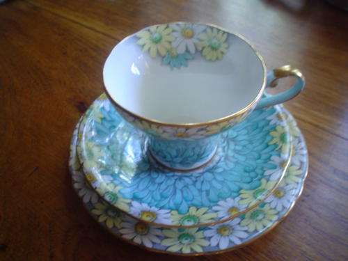 Aynsley trio with daisy pattern so lovely!!!