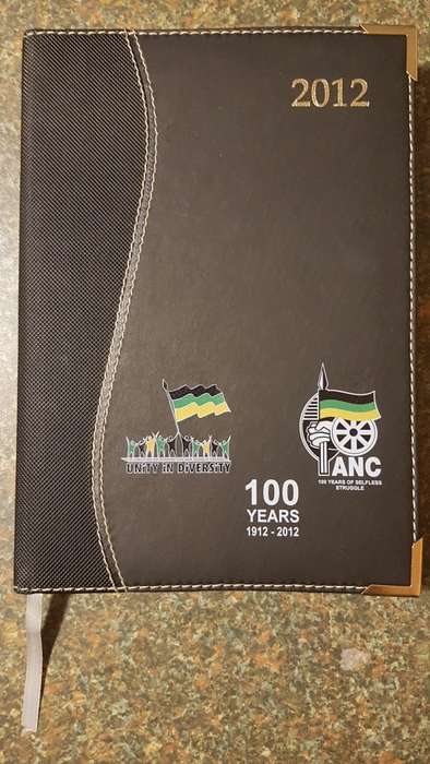 Nelson Mandela Collectors Clad gold medallion, commemorative Diary and Keychain.
