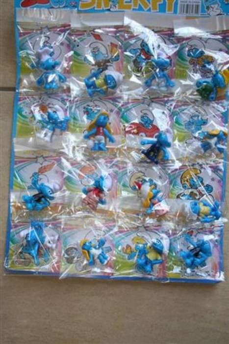 16 Individually packed Smurf 5 cm, perfect to use as caketoppers or party gifts