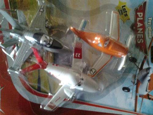 3 Disney planes plastic perfect to use as caketoppers, 10-13cm, Dusty