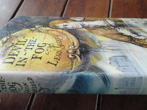 LEON GARFIELD -  DEVIL IN THE FOG  -ILLUS A MAITLAND 1973 Longman Young Books HARDB & DUSTC