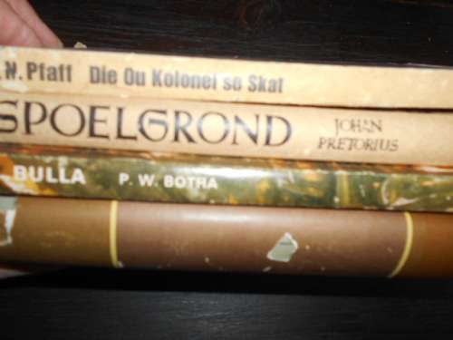 4 BOEKE - SPOELGROND -  J PRETORIUS, LEIERS - H JONKER,  KOLONEL PFAFF,  BULLA PW BOTHA