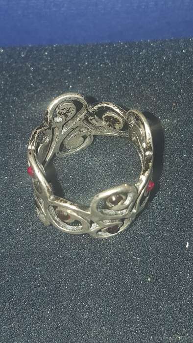 925 SILVER RING WITH GARNET STONES