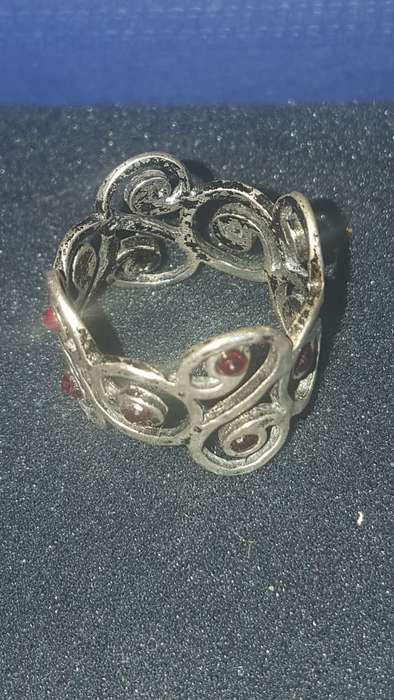 925 SILVER RING WITH GARNET STONES