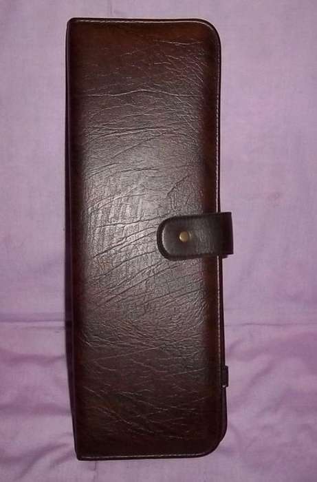 A VINTAGE TRAVELING BAG STARTING AT R1