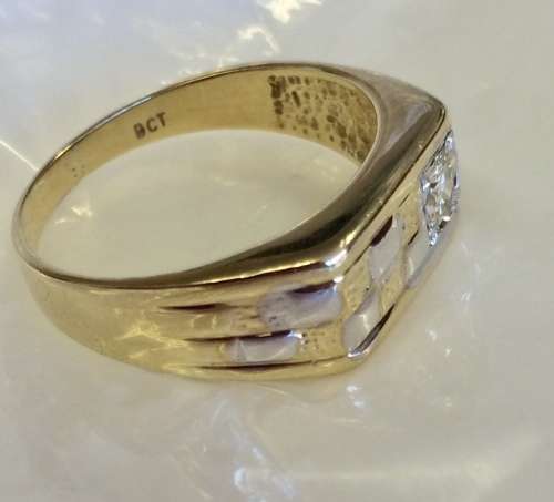 GENTS GENUINE DIAMOND GOLD RING