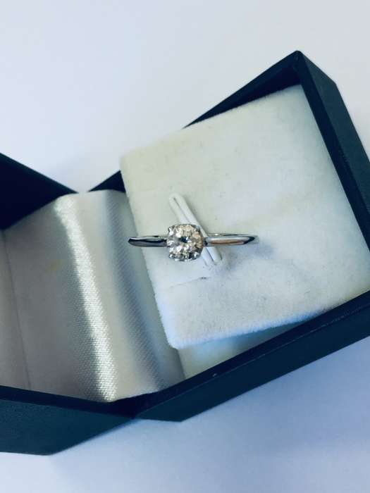 GENUINE DIAMOND SOLITAIRE GOLD RING - 0.30CT - CLASSIC & ELEGANT
