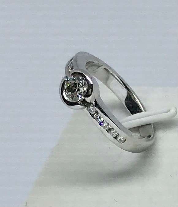 18CT GOLD DIAMOND RING CERTIFIED