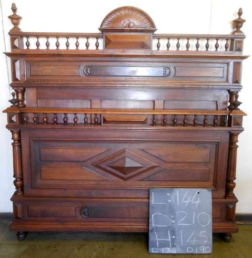 Antique Henry II bed in Walnut