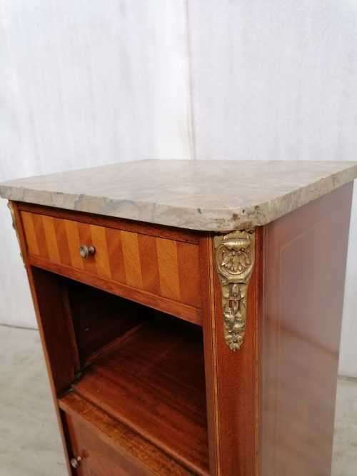 Louis XVI Bedside table with Mahogany marquetry with satinwood inlay