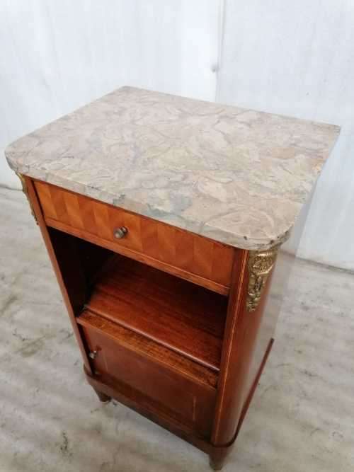 Louis XVI Bedside table with Mahogany marquetry with satinwood inlay